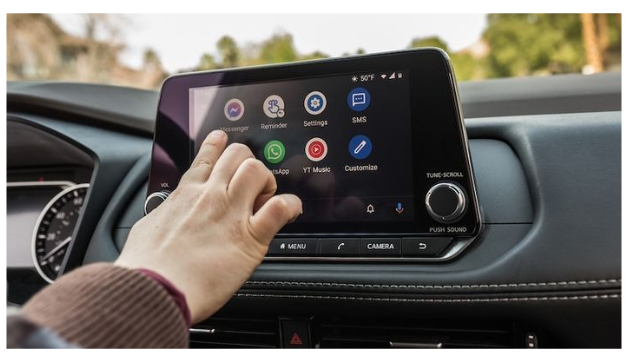 Comment connecter CarPlay ou Android Auto à votre voiture en 2025 ?